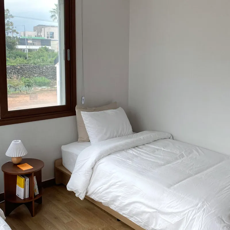 [Hangyeong, Jeju] Two-story three-room independent emotional accommodation #5 rooms #45 pyeong 26