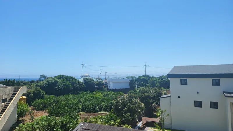 [Seongsan, Seogwipo] Stone wall, grass yard, independent house, two rooms + attic / living area is marked 19