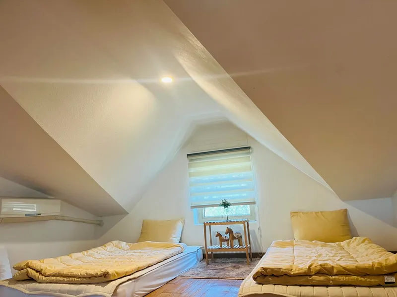 [Aewol, Jeju] Private House_2nd Floor Loft_Camping Table_3 Beds_Atmospheric Accommodation 83