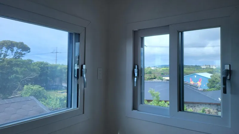 [Seongsan, Seogwipo] Stone wall, grass yard, independent house, two rooms + attic / living area is marked 20