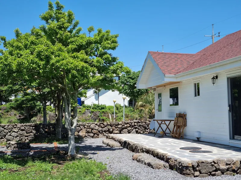 [Seongsan, Seogwipo] A quiet and clean remodeled three-room duplex house 13