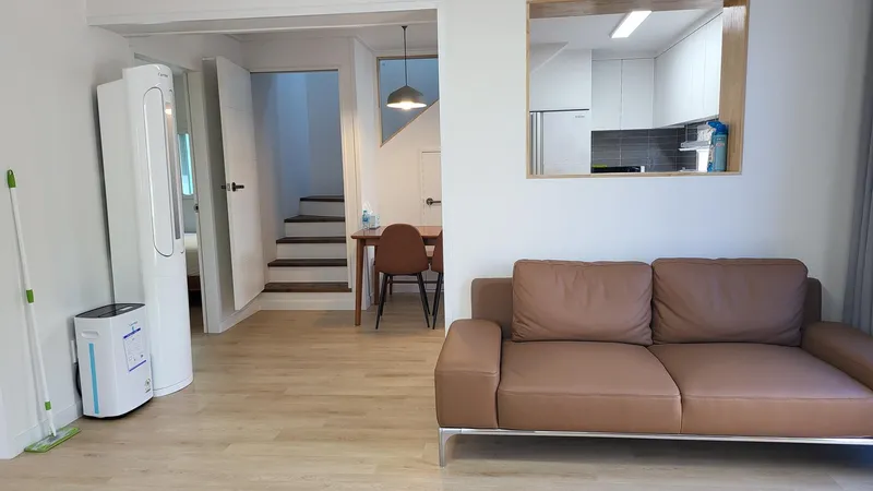 [Seongsan, Seogwipo] Stone wall, grass yard, independent house, two rooms + attic / living area is marked 10