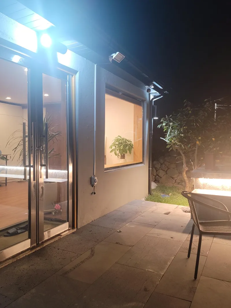 [제주 애월] 별빛이 내리는 제주 시골 밤, 투박한 돌담 곁 야외자쿠지 # 독채풀옵션 27