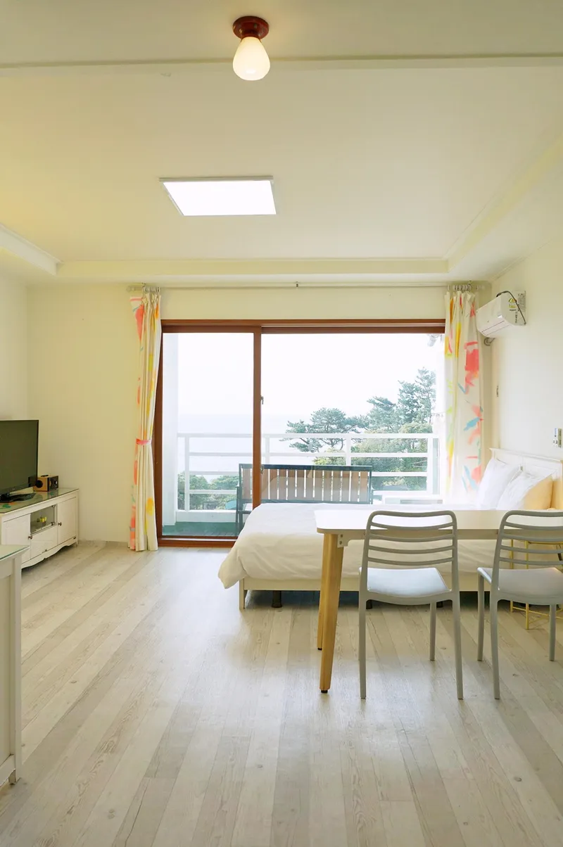 [Bomok-dong, Seogwipo] When you need ocean view healing, 3rd floor of Emotional Stay Y #Pets allowed 4