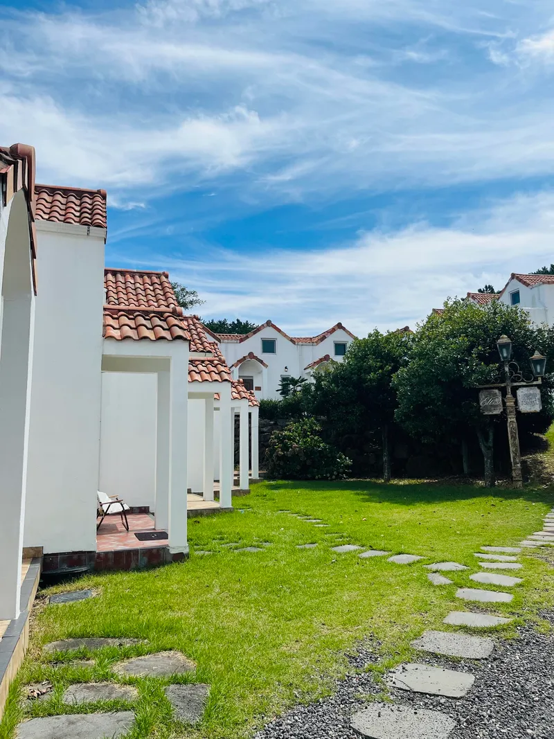 [Aewol, Jeju] Private House_2nd Floor Loft_Camping Table_3 Beds_Atmospheric Accommodation 89