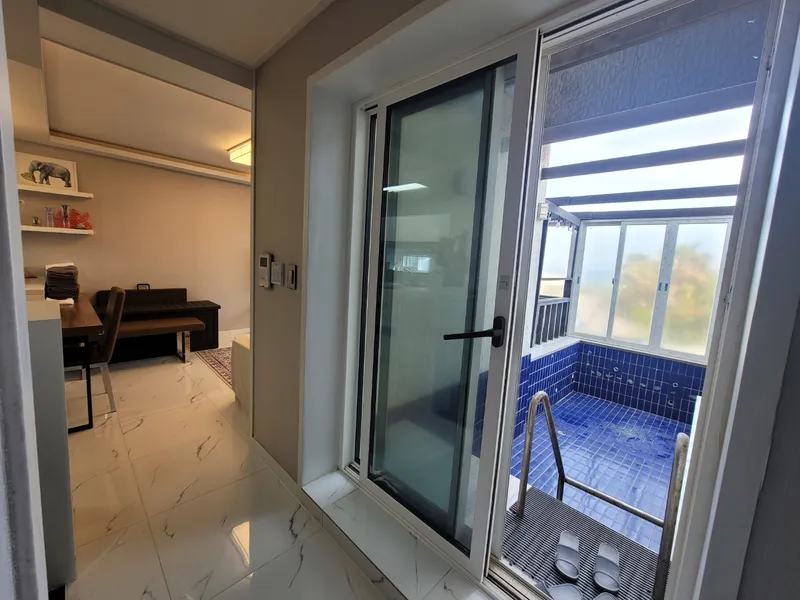 [Hallim, Jeju] Ocean view pool villa located on the coastal road #Beam projector 13
