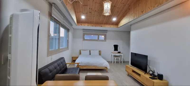 [Gujwa, Jeju] A detached house with a large stone wall and yard (Rosemary) 44