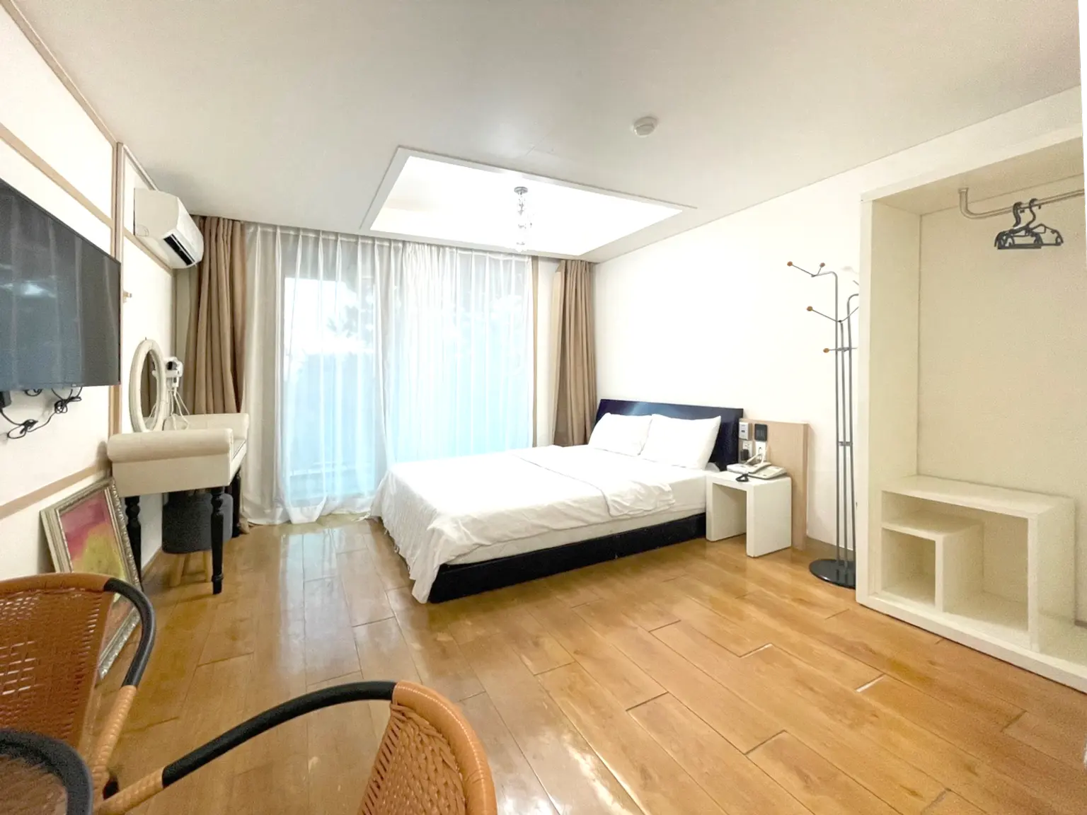 Jeju East/Seongsan workation & forest retreat & countryside stay Hotel 1BR & sleeps 2 Sports specialty hotel standard double Cooking available Activity Cover Photo