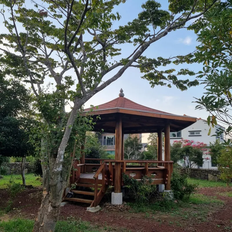 [Gujwa, Jeju] A detached house with a large stone wall and yard (Rosemary) 13