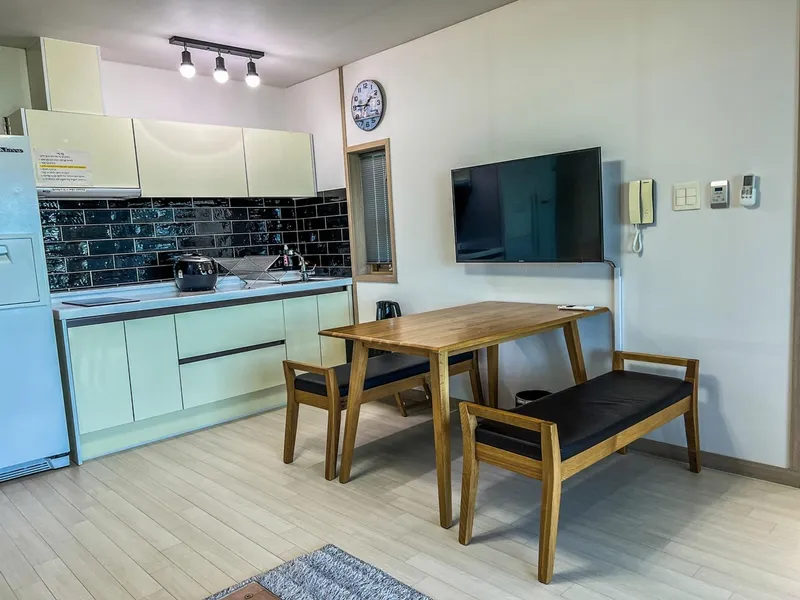 [Namwon, Seogwipo][Room 103] Private Family Space Terrace 2 Party Rooms 2 Large Rooms 2 Bathrooms 1 Living Room 57