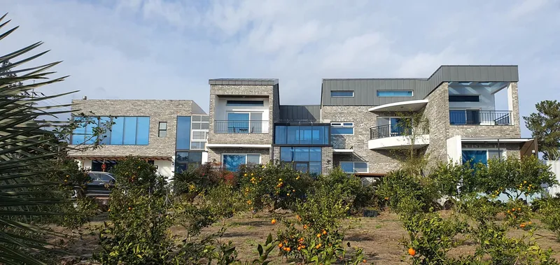 [Namwon, Seogwipo] 204, 2nd floor, wide window, cool view, 6 pyeong party room, Hanok style 48