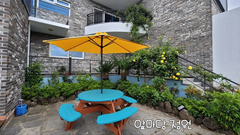 [Namwon, Seogwipo][Room 203] Spacious 2-person spa with cool view terrace and cool duplex 94