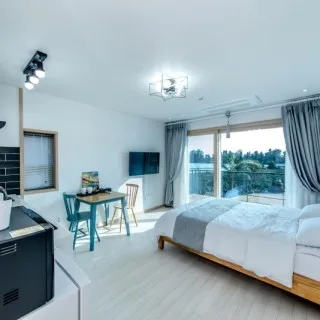 [Namwon, Seogwipo][Room 103] Private Family Space Terrace 2 Party Rooms 2 Large Rooms 2 Bathrooms 1 Living Room 58