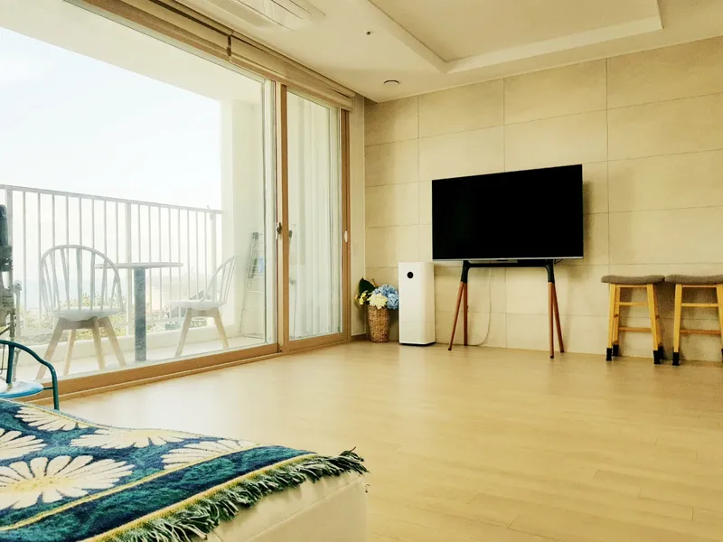 [Gangneung] Yeongjin Beach Ocean View Guaranteed Cider House 20 Pyeong Room 1, Living Room 1 5