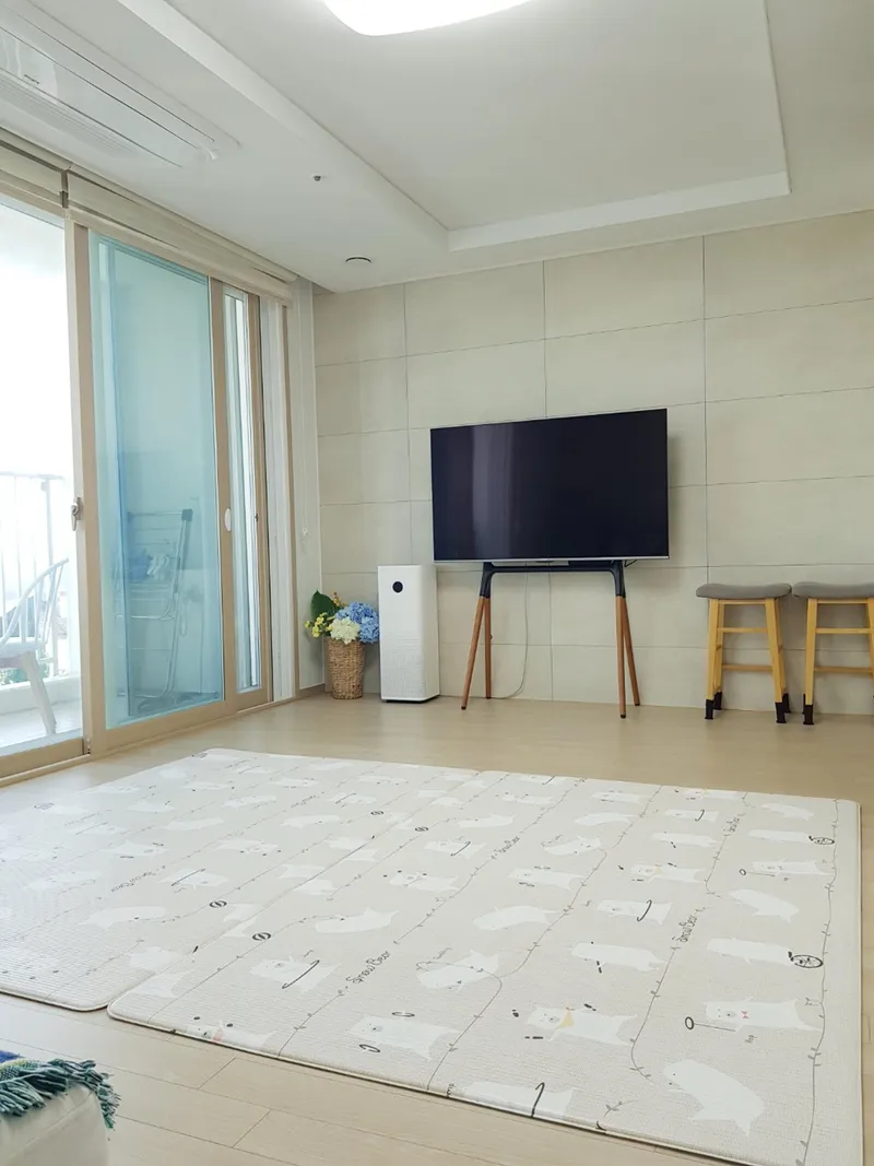 [Gangneung] Yeongjin Beach Ocean View Guaranteed Cider House 20 Pyeong Room 1, Living Room 1 3