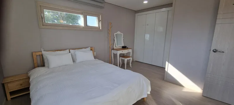 [Gujwa, Jeju] A detached house with a large stone wall and yard (Rosemary) 32