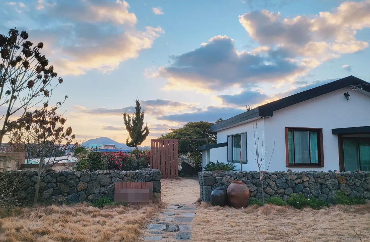 Jeju Jacuzzi accommodation near Sehwa Beach - main image