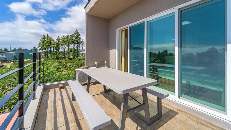 [Sanghyo-dong, Seogwipo] 201 [20 pyeong, living room + 1 queen bed, kitchen, large terrace, ocean view] 12