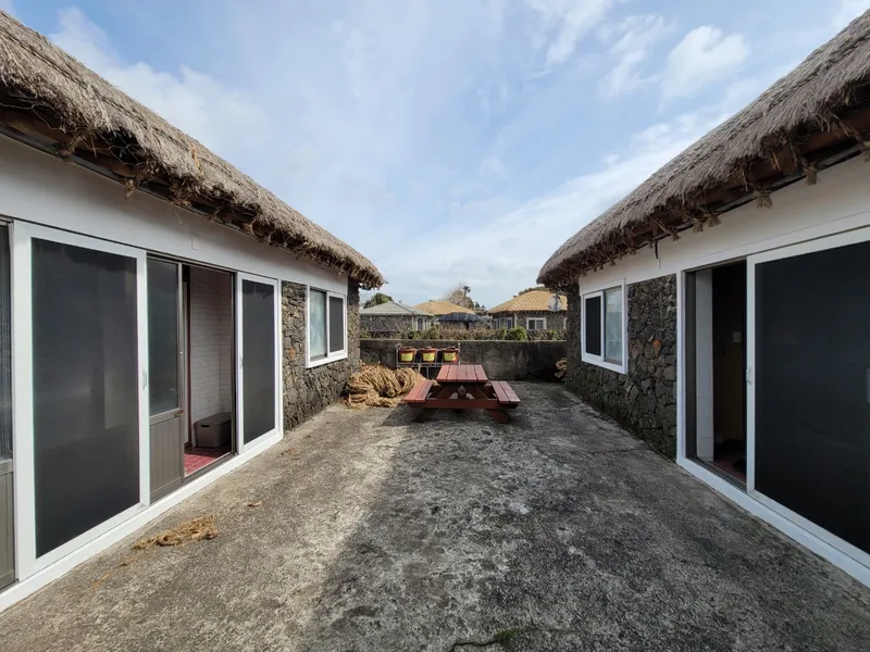 [Pyoseon, Seogwipo] Seongeup Folk Village East Gate Thatched House #Angeori 2
