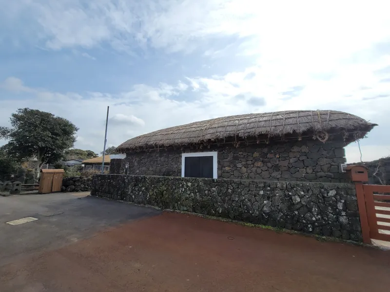 [Pyoseon, Seogwipo] Seongeup Folk Village East Gate Thatched House #Angeori 18