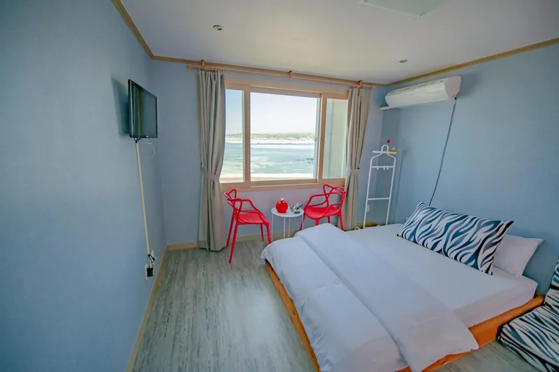[Hallim, Jeju][Jeju Hyeopjae] Ocean view one-room house with a view of Geumneung sea #Biyangdo sunset #Red room 2