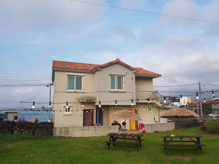[Hallim, Jeju][Jeju Hyeopjae] Ocean view one-room house with a view of Geumneung sea #Biyangdo sunset #Red room 5