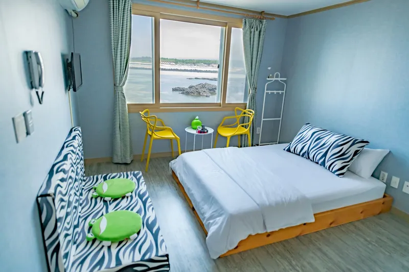 [Hallim, Jeju][Jeju Hyeopjae] Ocean view one-room house with a view of Geumneung sea #Biyangdo sunset #Yellow room 2