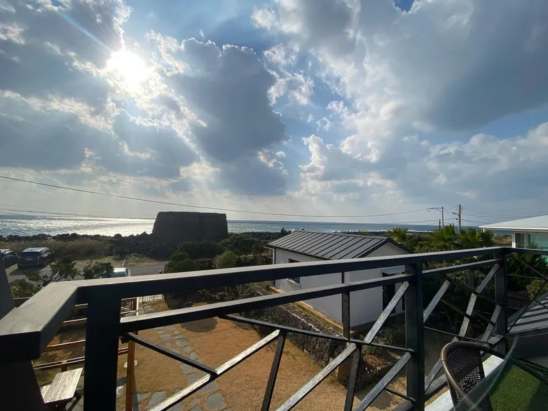 [Daejeong, Seogwipo] Three-room duplex detached house with ocean view and large yard 72
