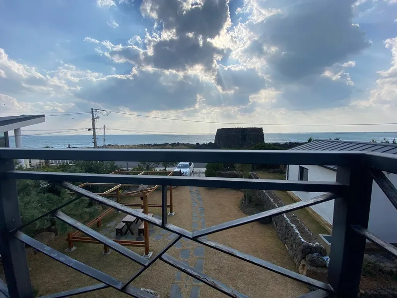 [Daejeong, Seogwipo] Three-room duplex detached house with ocean view and large yard 70