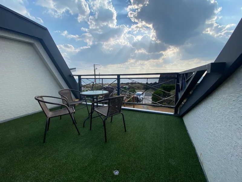 [Daejeong, Seogwipo] Three-room duplex detached house with ocean view and large yard 73