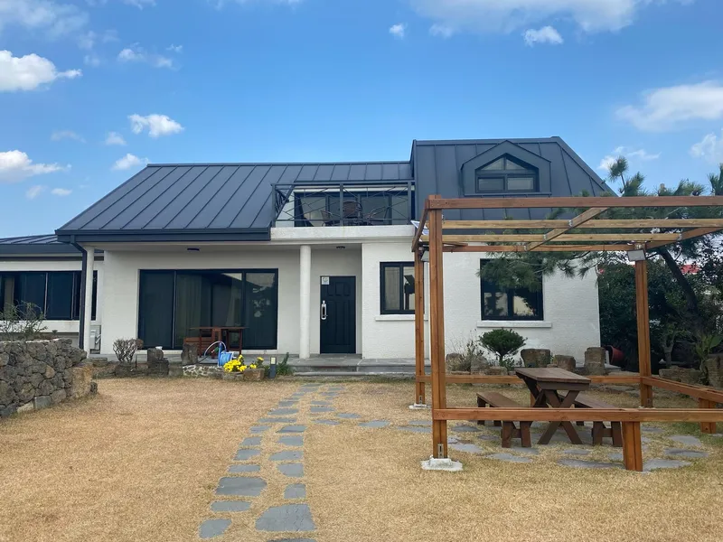 [Daejeong, Seogwipo] Three-room duplex detached house with ocean view and large yard 2