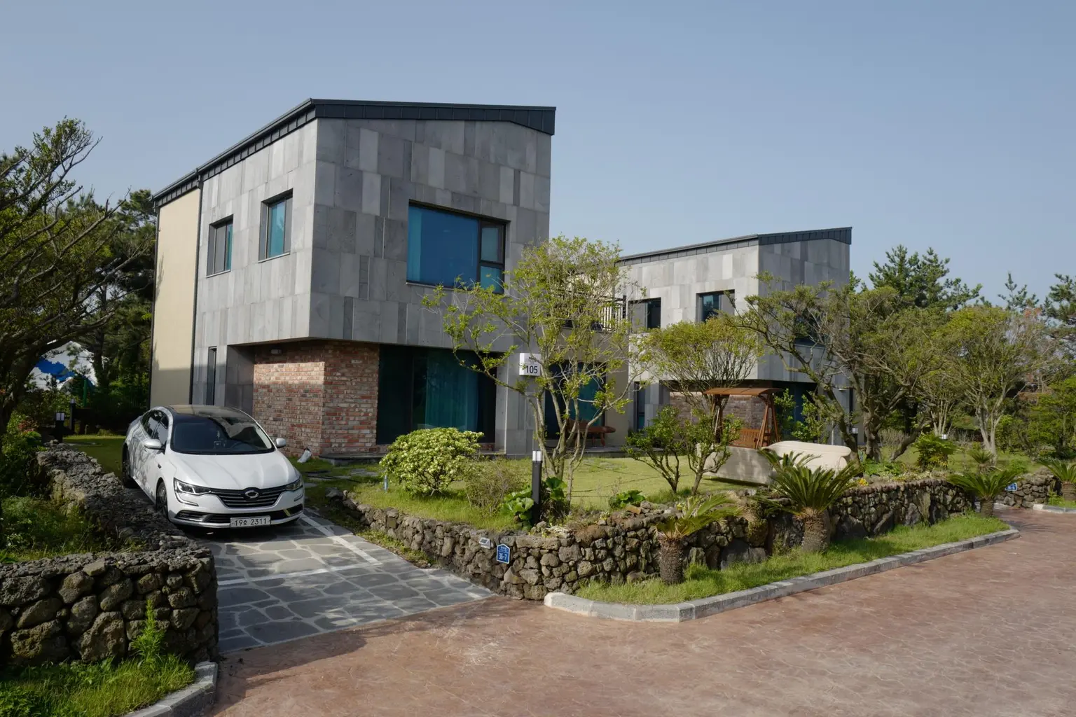 Hyeopjae A cozy and comfortable resting spot like your own home inside a stone-walled courtyard along the coastal road_7-minute walk - main image