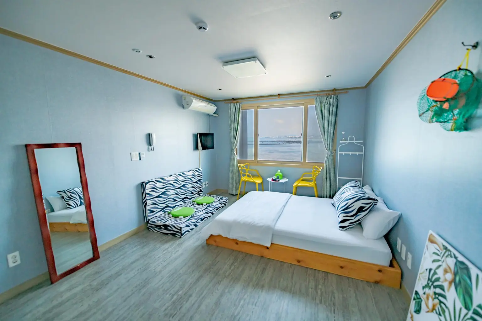 제주 협재 금능바다가 보이는 오션뷰 원룸 주택 #비양도일몰 #노랑방 - main image