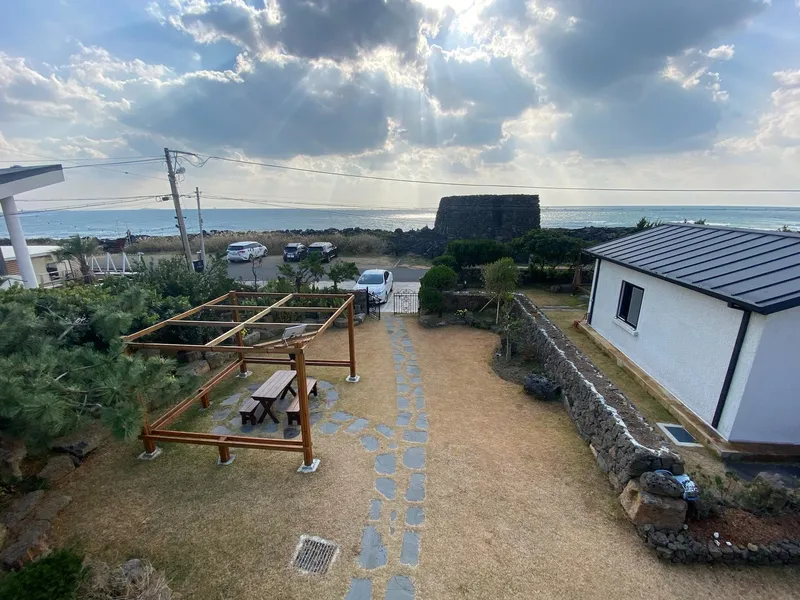[Daejeong, Seogwipo] Three-room duplex detached house with ocean view and large yard 71