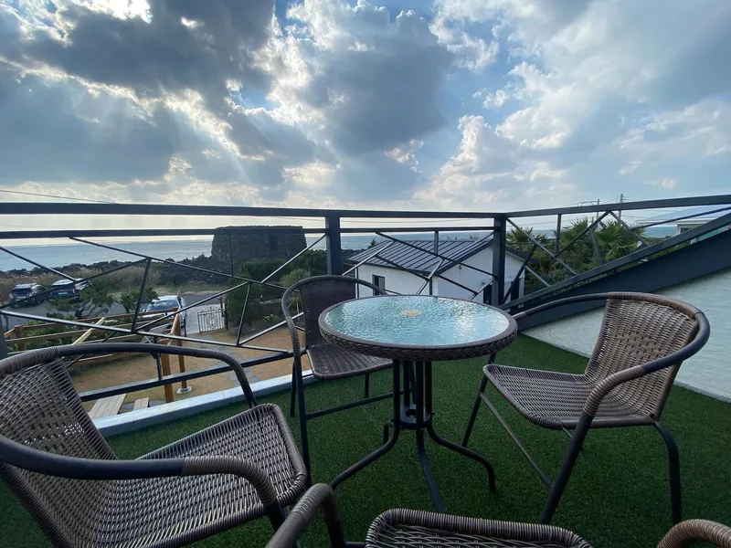 [Daejeong, Seogwipo] Three-room duplex detached house with ocean view and large yard 68