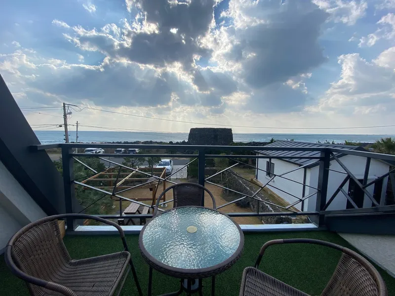 [Daejeong, Seogwipo] Three-room duplex detached house with ocean view and large yard 69