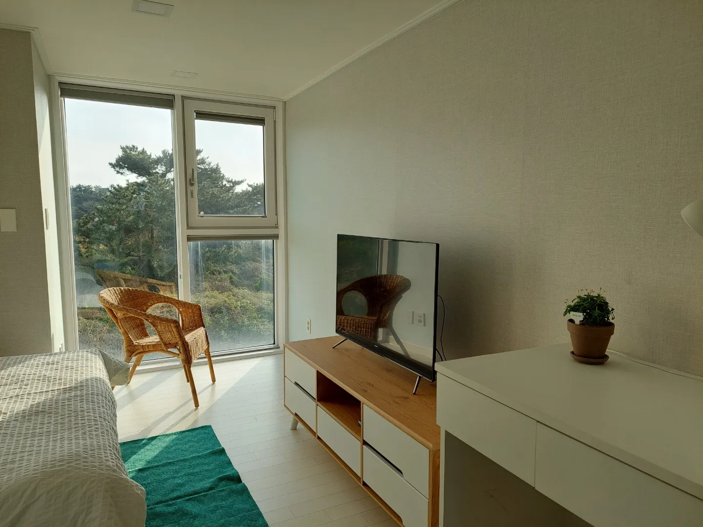 Hallim-eup Forest One-Bedroom House