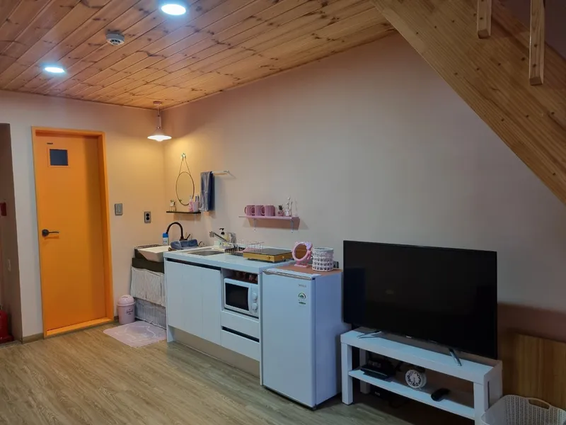[Gujwa, Jeju] European-style accommodation, pet-friendly one-room duplex house Pink Sky #Large dogs allowed 4