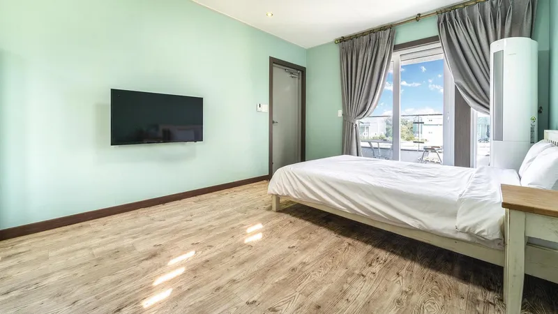 [Seongsan, Seogwipo] Side Ocean View One Room Stay with Grass Garden #Honey 2