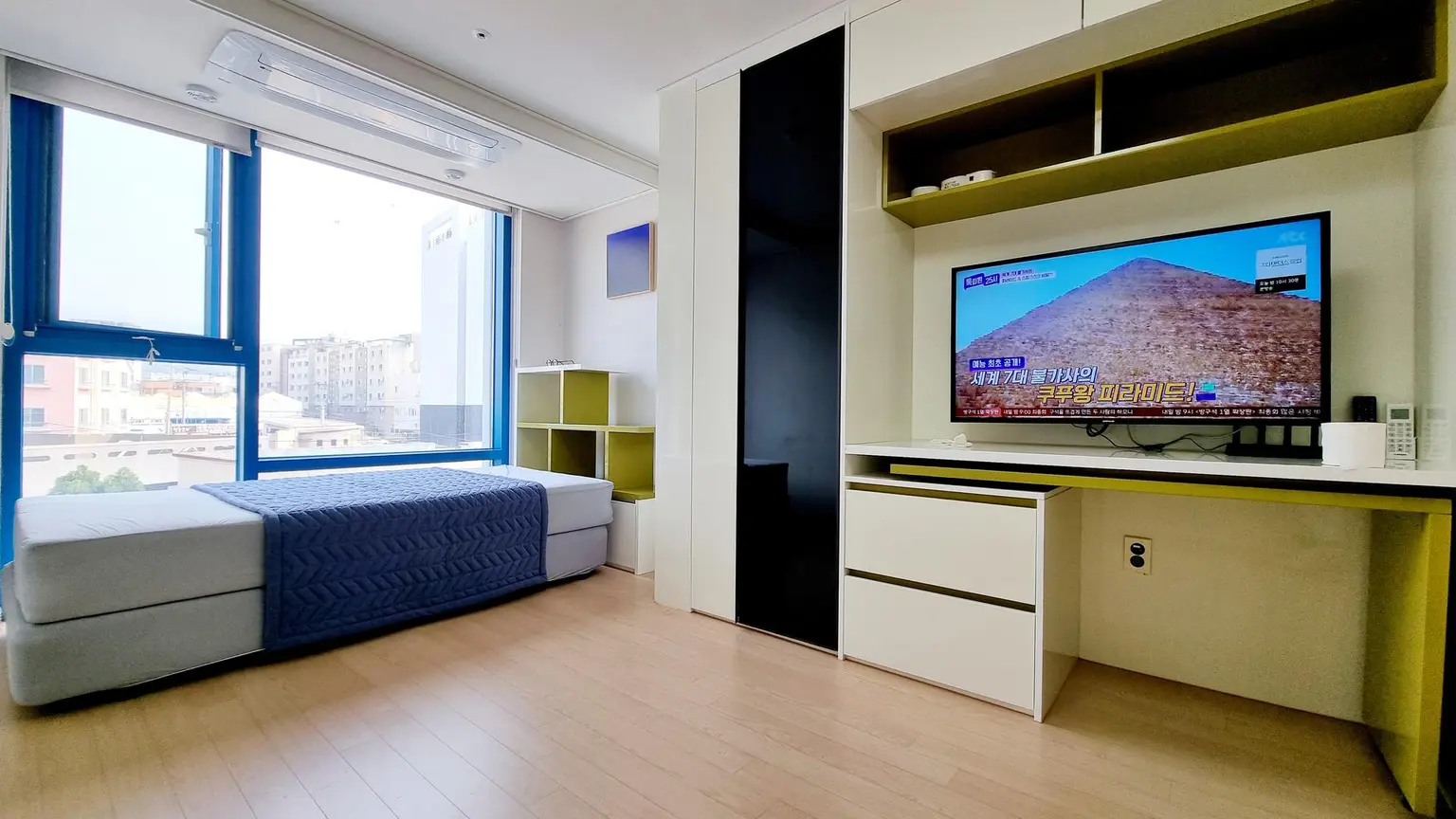 Seogwipo Jungmun Cozy accommodation/cost-effective accommodation/10 minutes walk to the sea/quiet accommodation/gym/convenience store - main image
