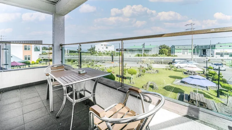 [Seongsan, Seogwipo] Side Ocean View One Room Stay with Grass Garden #Honey 6
