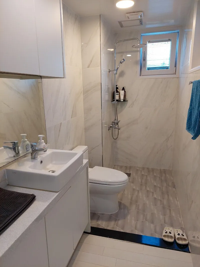 [Hallim, Jeju][Jeju Geumneung] A spacious one-room apartment on the third floor, surrounded by the forest and a delicious restaurant with natural lighting. 5