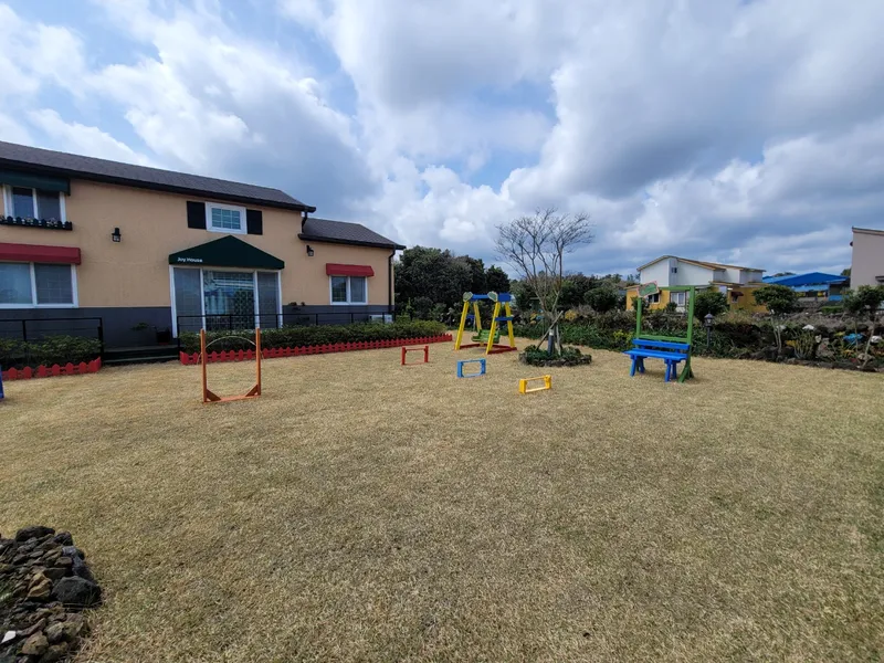 [Gujwa, Jeju] European-style accommodation, pet-friendly one-room duplex Blue Sky #Large dogs allowed 17