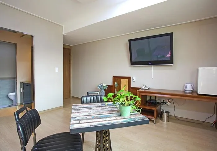 [Tongyeong] Ocean view one-room 202 located near Dala Park 8