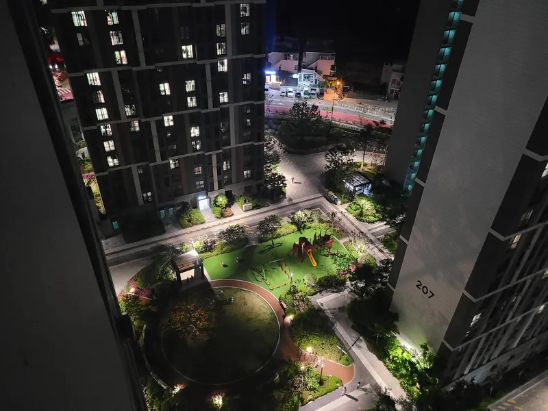 [Buk-gu, Busan] 18th floor view, forest area, 35 pyeong apartment, 4 rooms # Station area # 25