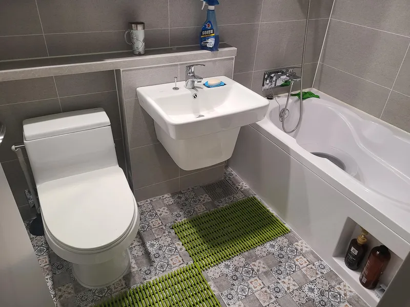 [Buk-gu, Busan] 18th floor view, forest area, 35 pyeong apartment, 4 rooms # Station area # 15