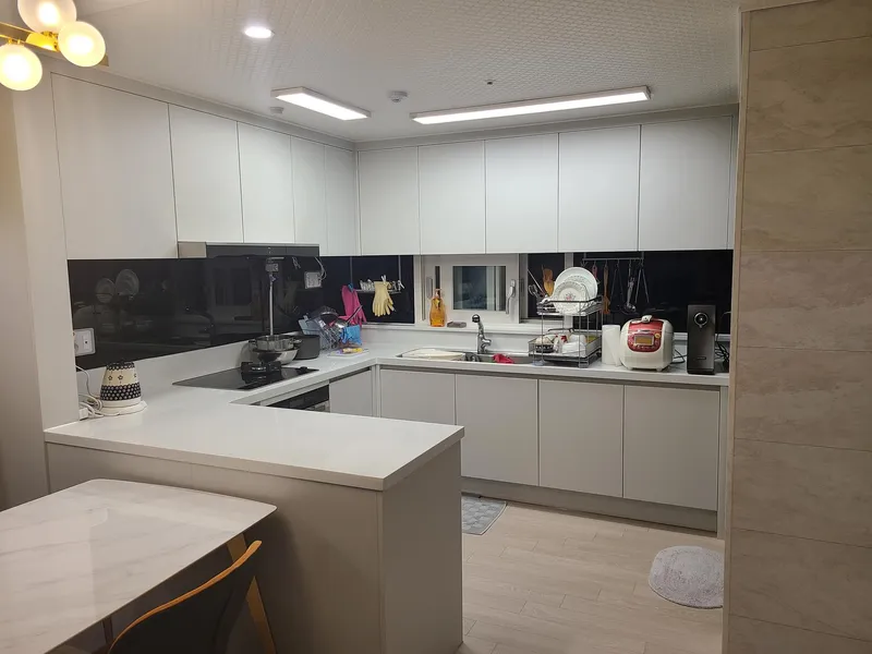 [Buk-gu, Busan] 18th floor view, forest area, 35 pyeong apartment, 4 rooms # Station area # 23