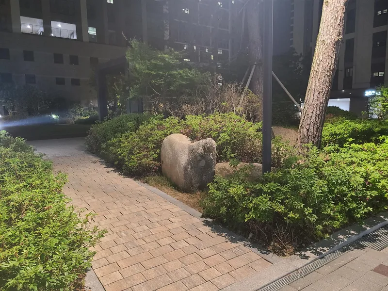 [Buk-gu, Busan] 18th floor view, forest area, 35 pyeong apartment, 4 rooms # Station area # 27