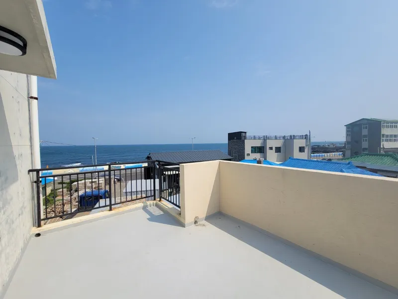 [제주 내도동] 몽돌해변앞쓰리룸2층독채#공항차로10분#가족펜션#환상옥상뷰 5