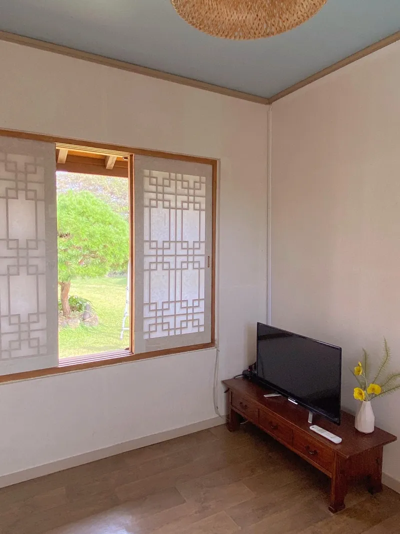 [Hangyeong, Jeju] A well-lit, emotional, and independent house near Panpo Port that also shares a hanok annex 35